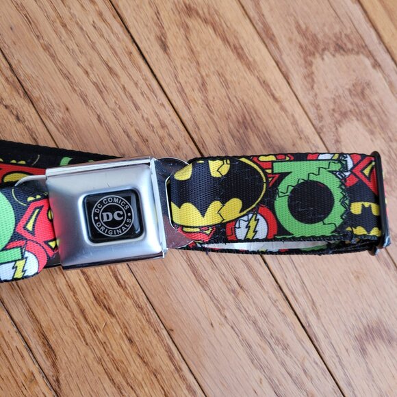 DC Round Logo Black/Silver Seatbelt Belt Justice League Stacked Logos Webbing - Picture 2 of 10